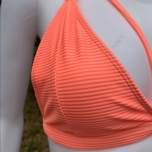 💋NWT Lovers + friends strappy ribbed modest coverage bikini top - Picture 4 of 16